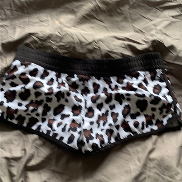 Cute AF shorts - Picture 4 of 5